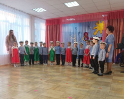 Праздник для мам и бабушек в старшей группе "Бабочки" Праздник для мам и бабушек в старшей группе "Бабочки".